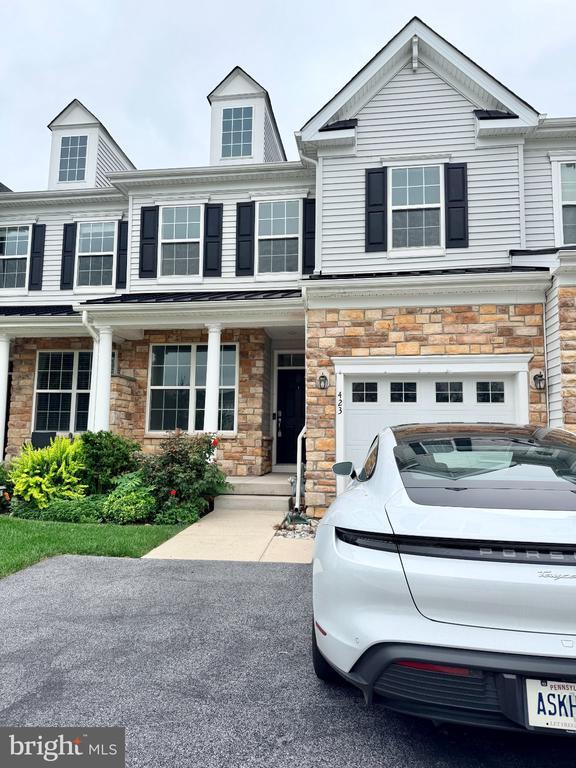 property at 423 Barclays Wy