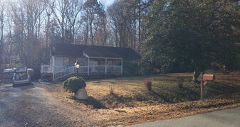 1222 N Independence Dr in Montross, VA - Building Photo