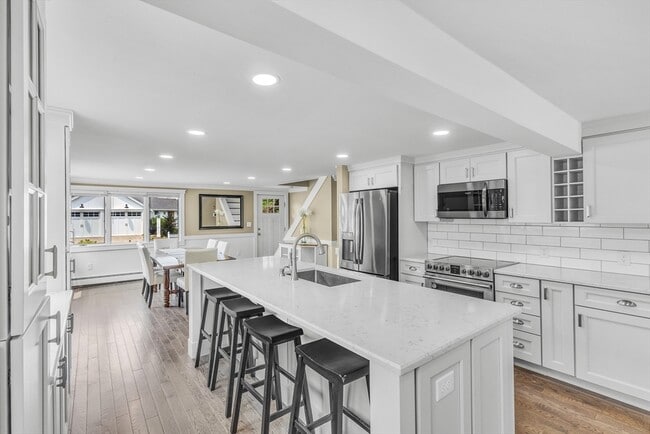 4 Oakridge Ave in Natick, MA - Building Photo - Building Photo