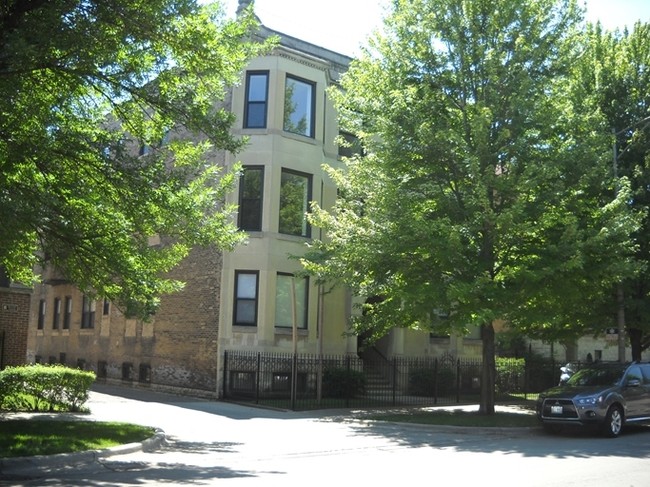 1137 E Hyde Park Blvd in Chicago, IL - Building Photo - Building Photo