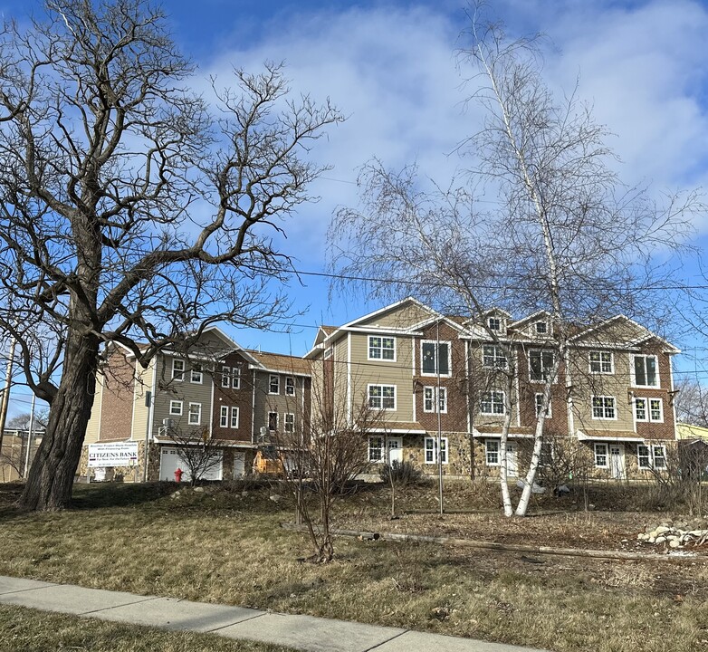 204 Grand Ave in Mukwonago, WI - Building Photo