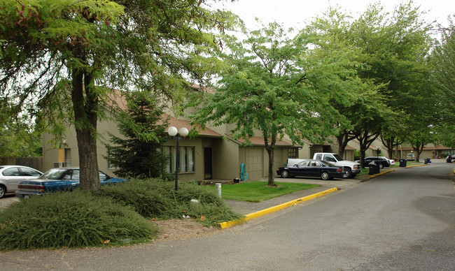 The Meadows in Eugene, OR - Foto de edificio - Building Photo