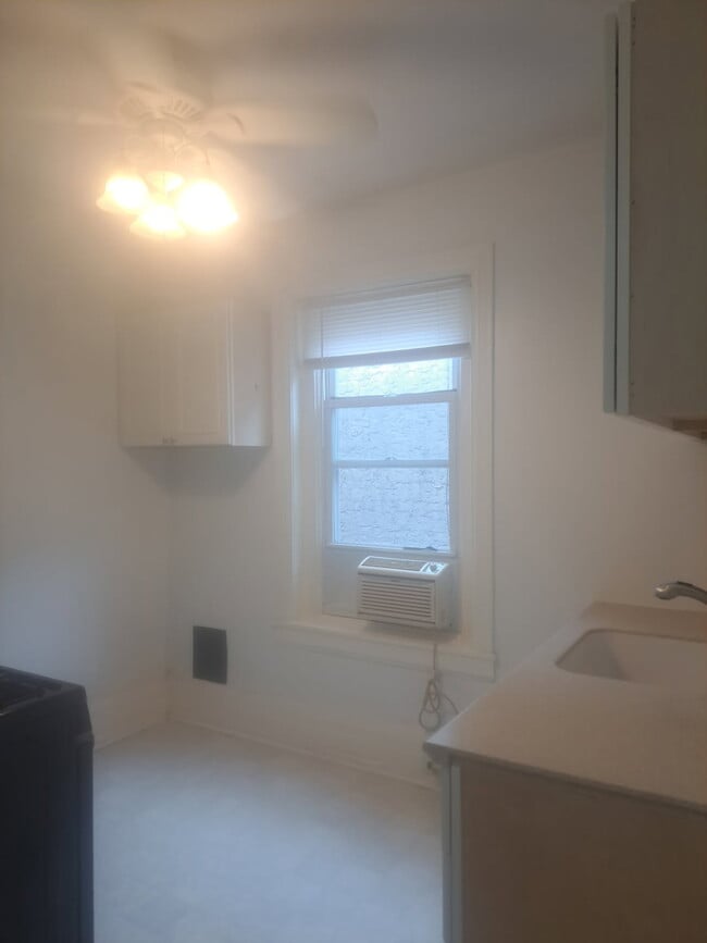 2140 N Van Pelt St, Unit 2