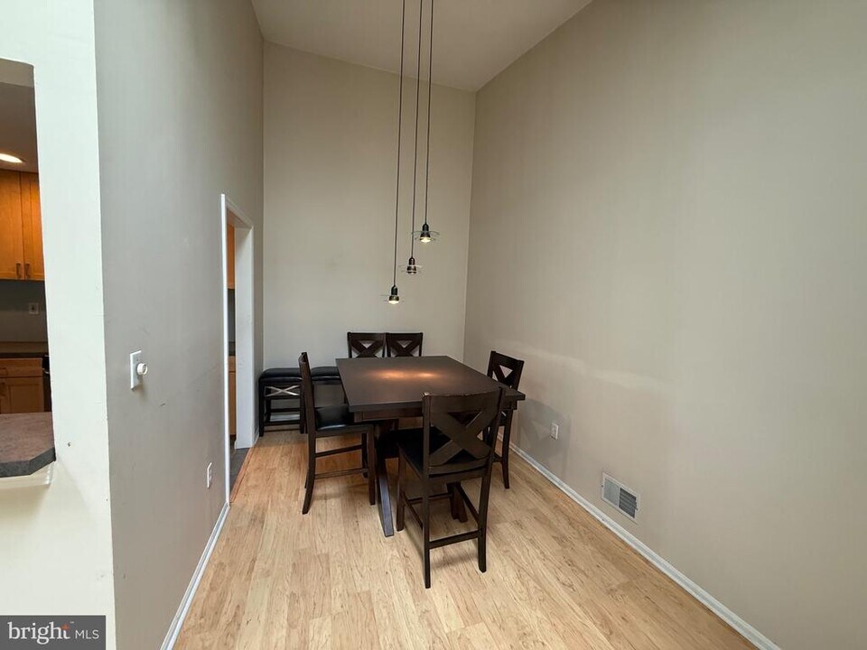 22 Rickard Ct in Lawrence Township, NJ - Foto de edificio