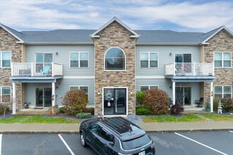 Mill Hollow Apartments in Guilderland, NY - Foto de edificio - Building Photo