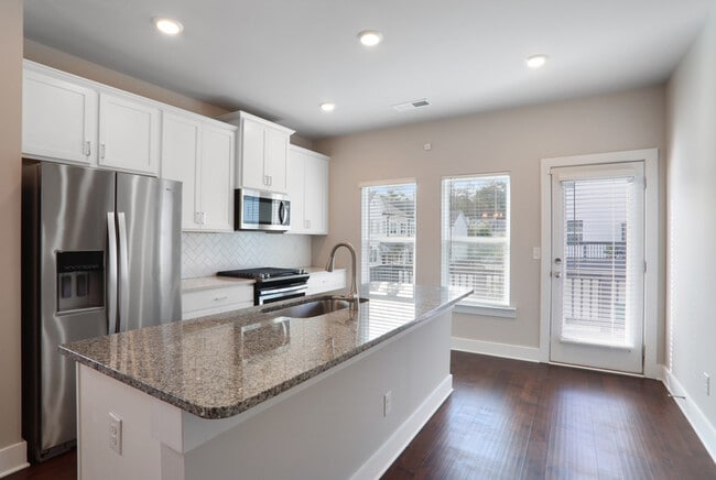 1272 Carbon Ct in Atlanta, GA - Building Photo - Building Photo