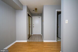 115 Cascade Ct in Princeton, NJ - Building Photo