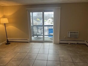 10 Josephine St in North Providence, RI - Foto de edificio - Building Photo