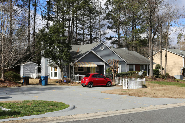 5012-5018 Village Green Way in Alpharetta, GA - Building Photo - Building Photo