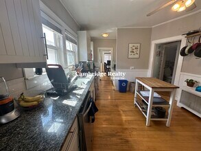 281 Alewife Brook Pky, Unit #2T in Somerville, MA - Foto de edificio - Building Photo
