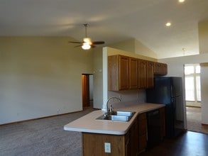 945 Dianthus Ct in Reynoldsburg, OH - Building Photo - Building Photo