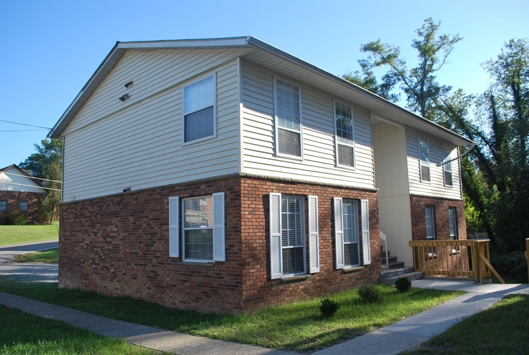 Oakridge Apartments in Charleston, WV - Foto de edificio