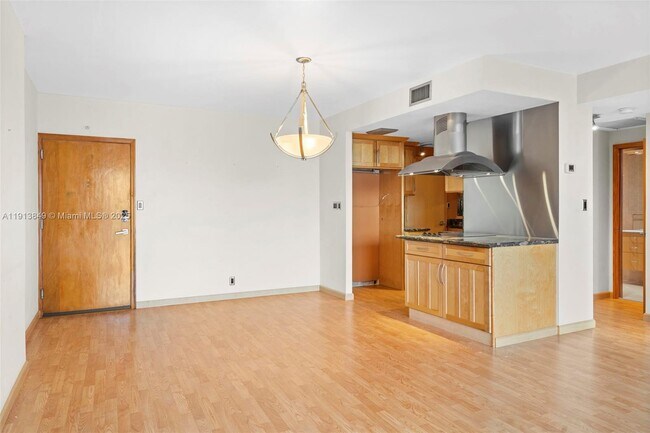 3301 NE 5th Ave in Miami, FL - Foto de edificio - Building Photo