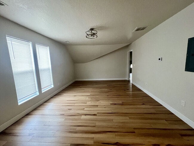 property at 1923 Evans Ave
