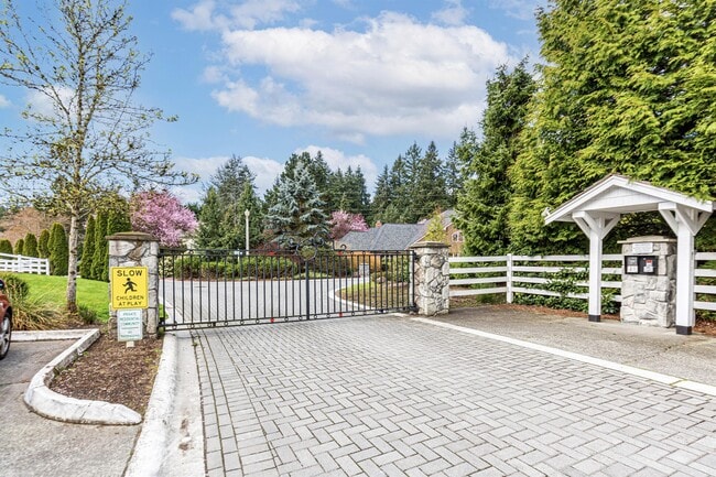 5811 124th Ct NE in Kirkland, WA - Building Photo - Building Photo