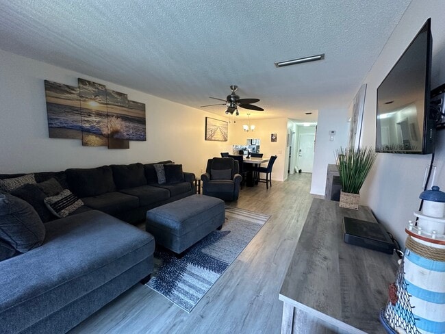 1634 Stickney Point Rd, Unit 201