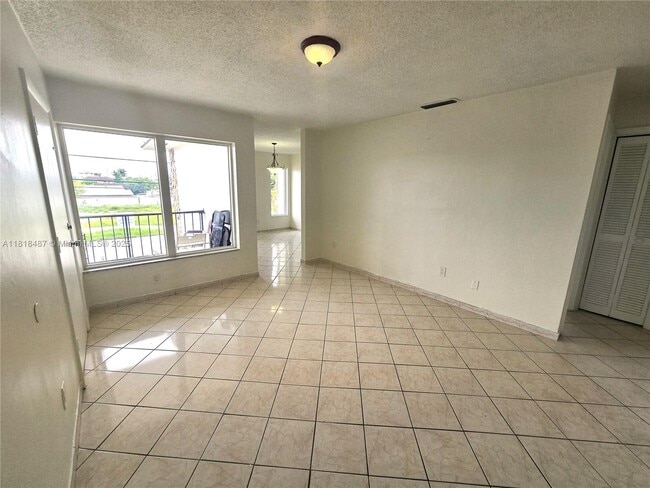 8891 SW 36th St in Miami, FL - Building Photo - Building Photo