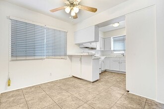 744 S.Windsor Blvd. - just south of Wilshire Blvd., Unit 05 in Los Angeles, CA - Foto de edificio - Building Photo