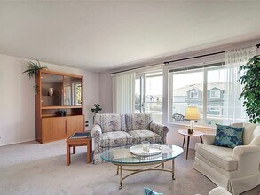 Must See Ballard Condo!!! in Seattle, WA - Foto de edificio - Building Photo
