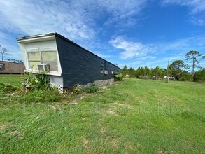 8086 Heck Dr in North Fort Myers, FL - Building Photo - Building Photo