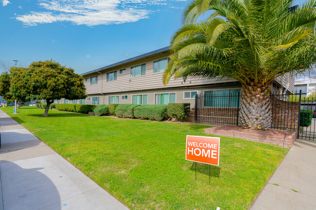 Moxy Apartments in Sacramento, CA - Building Photo - Building Photo