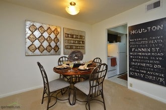 Lantern Village in Houston, TX - Foto de edificio - Interior Photo