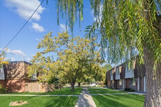 Bloor and Havenwood Townhomes in Mississauga, ON - Building Photo - Building Photo