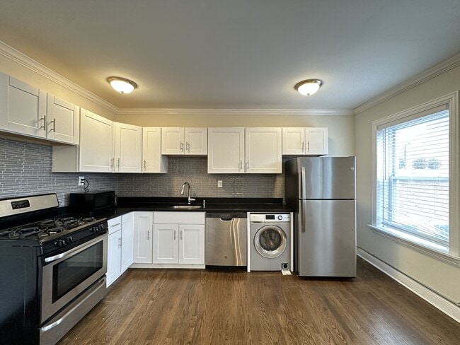 2127 N Dayton St, Unit 308 in Chicago, IL - Foto de edificio - Building Photo