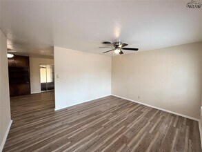 4717 N Shore Dr in Wichita Falls, TX - Building Photo - Building Photo