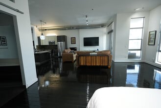 13320 Beach Ave, Unit 201 in Marina Del Rey, CA - Foto de edificio - Building Photo