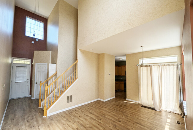 2425 Sunrise Cir in Aurora, IL - Building Photo - Building Photo