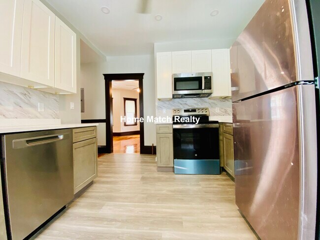 85 Albion St, Unit 2 in Medford, MA - Building Photo - Building Photo