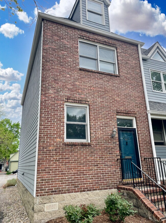 property at 624 E New York St