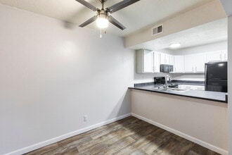 AYA ABQ in Albuquerque, NM - Foto de edificio - Interior Photo