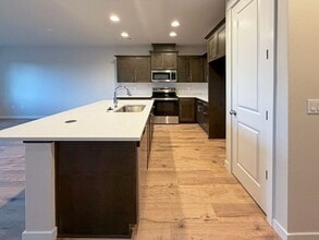 2634 Waterlily Dr in Eugene, OR - Building Photo - Building Photo