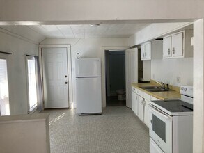 146 1st St, Unit #3 in Lake Linden, MI - Building Photo - Building Photo