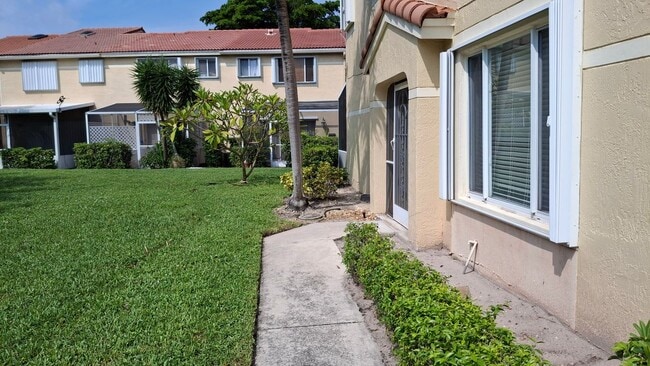 671 Deer Creek Corona Way in Deerfield Beach, FL - Building Photo - Building Photo