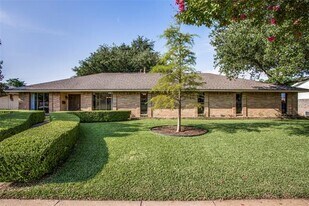 4064 Boca Bay Dr in Dallas, TX - Building Photo