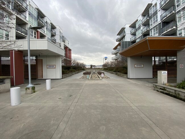10033 River Dr in Richmond, BC - Building Photo - Building Photo