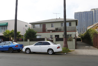 5926 Carlton Way in Los Angeles, CA - Building Photo - Building Photo