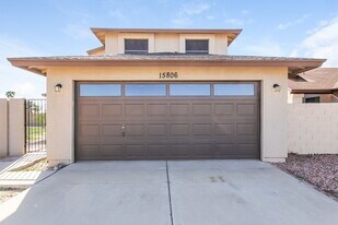 15806 N 38th Ave in Phoenix, AZ - Building Photo