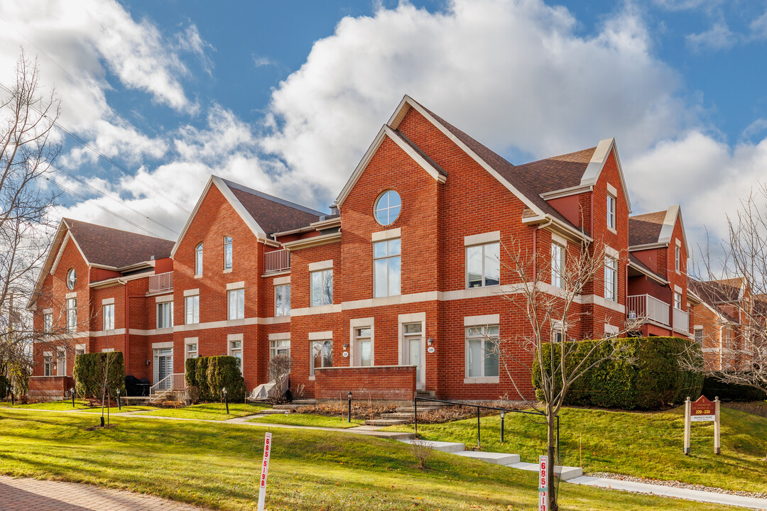 Les Sentiers Du Lac in Dollard-des-Ormeaux, QC - Building Photo