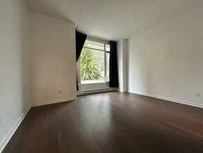 4913 Dawson St in Burnaby, BC - Building Photo - Building Photo