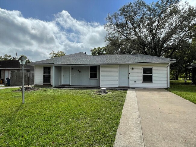 140 Laurel St in Lake Jackson, TX - Building Photo - Building Photo