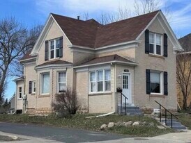 106 1st Ave NE, Unit # 1/2 in New Prague, MN - Building Photo