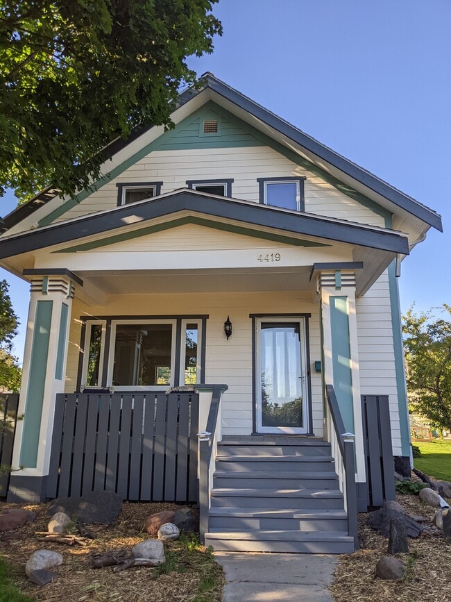 4419 Cooke St in Duluth, MN - Building Photo - Building Photo