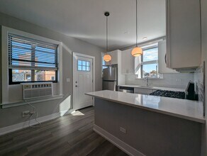 3931 N Janssen Ave, Unit 2 in Chicago, IL - Foto de edificio - Building Photo