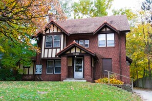 3120 Cottage Grove Ave, Unit Apt 2 in Des Moines, IA - Building Photo
