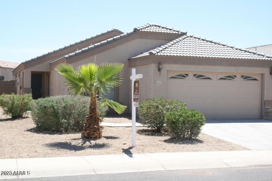 12625 W Surrey Ave in El Mirage, AZ - Foto de edificio