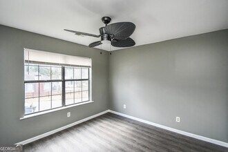 735 Oak Dr in Atlanta, GA - Building Photo - Building Photo